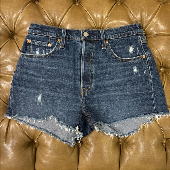 LEVI’S JEAN SHORTS - Picture 1 of 6